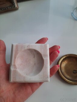 Starý popolník z mramoru - 2