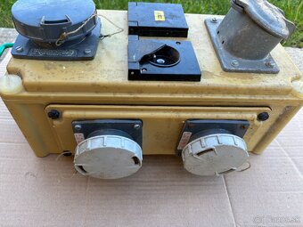 ZÁSUVKOVÁ SKRINKA - 2