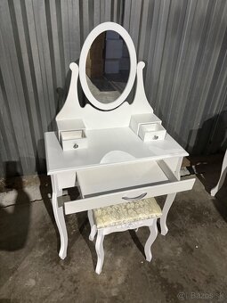 Toaletný stolík s taburetkou - 2