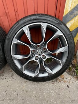 Originál elektróny Skoda RS Octavia R19 LETNÉ 235/40R19 - 2
