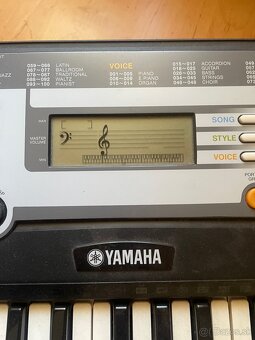 Predám Yamaha PSR E213 - 2