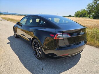 TESLA MODEL 3 PERFORMANCE 11/2022 10tisKm (AMD procesor) - 2
