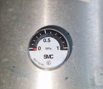 Predám pneu plničku sprejov (autolak) Fillone + kompresor - 2