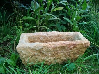 Kamenné korytá ozdoba záhrady - 2