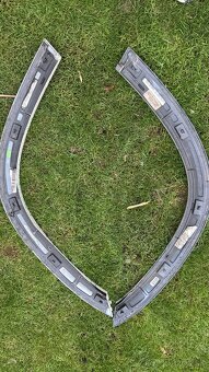 Mercedes GLE Predny blatnikovy lem lavy pravy - 2