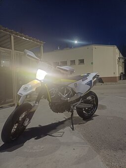Husqvarna 701 super moto - 2