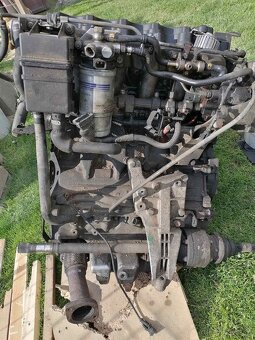Predám motor na Alfa Romeo164 (2,4 JTD) - 2