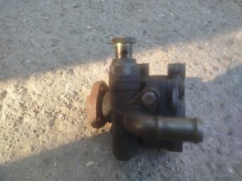 Predám servo čerpadlo na Volkswagen golf 4 bora - 2