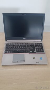 Notebook FUJITSU / i7 / 8GB / 256GB / 15.6" - 2