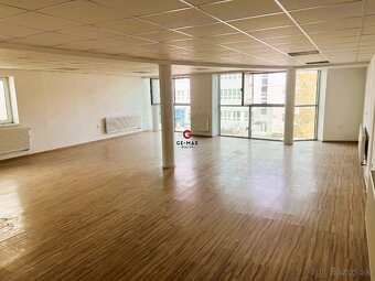 obchodný priestor s ideálnou polohou v centre mesta Vranov n - 2