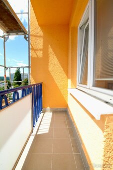 Na predaj 3 izbový byt s loggiou a balkónom v tehlovom bytov - 2