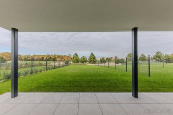 NA PREDAJ - nový, nezariadený 2-izbový byt so záhradou - Hru - 2