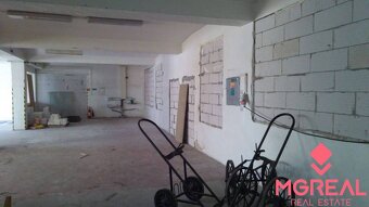 Prenájom skladových a prevádzkových priestorov 300 m2 v Trna - 2