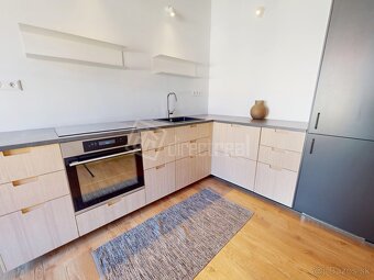 Nádherný 3-izb byt v meštianskom dome s parkovacím mi… - 2