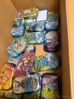 Predám Pokemon podložky, karty, prázdne tin-ky atd - 2