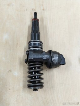 Predám vstrekovače 038130073AK - 2