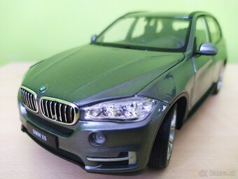 Predám tento Kovový model. BMW X5 strieborná farba v mierke - 2