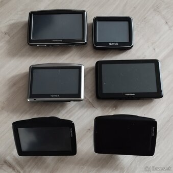 Predám 7 ks rôznych GPS navigácií TOMTOM a MIO. - 2