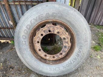 305/70 r22.5 - 2