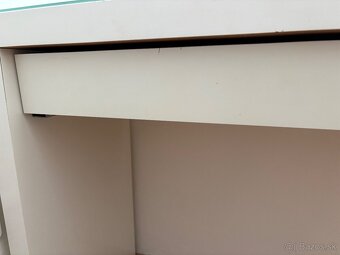 Kozmetický stolík Malm ikea - 2