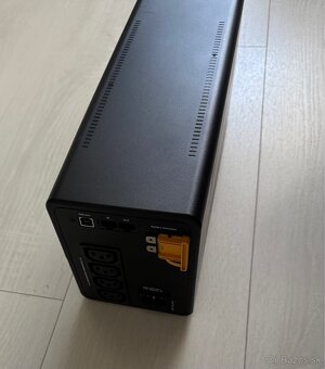 APC UPS 750VA záložný zdroj - 2