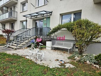 Na predaj veľký kompletne zariadený 3-izbový byt v centre Pi - 2