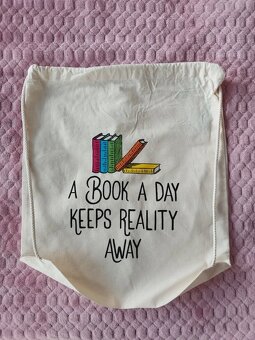 Handmade batoh A book a day keeps reality away - 2