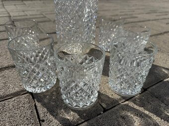 Karafa s pohárikmi - 2