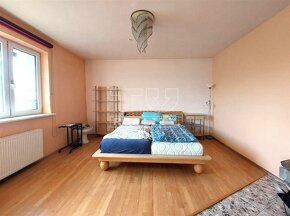 Na predaj 5 izbový rodinný dom 250 m2 v obci Orešany - 2
