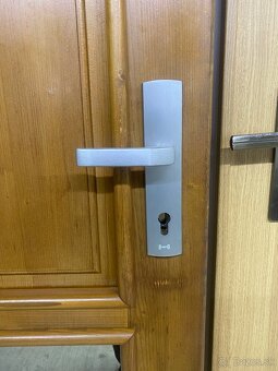 Vchodové dvere masív smrek 80cm ľavé - 2