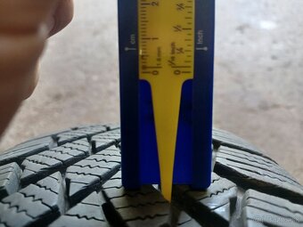 185/60R15 CONTINENTAL zimné - 2