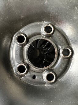 5x100 R15 5,5J ET40 + 185/65 88V Hankook zimné - 2
