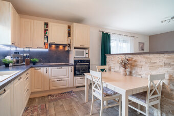 Na predaj 4-izbový rodinný dom v Moste pri Bratislave - 2