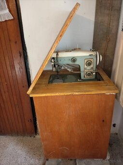 starý šijaci stroj názov Automatic - 2