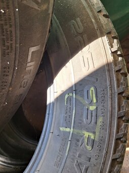 Predám letné Nokian 225/65/R17 - 2