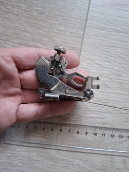 Starožitný nadstavec na šijací stroj - 2