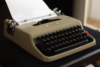 Písací stroj Olivetti Lettera 22 - 2