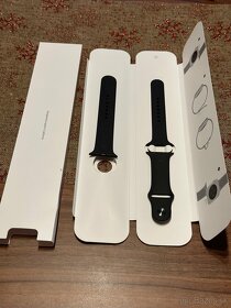 Náhradný remienok pre Apple Watch 45mm čierny a biely - 2