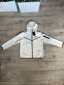 Predam nike techfleece mikinu bielu - 2