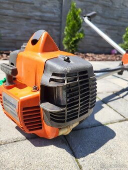 Husgvarna krovinorez 323 R2 - 2