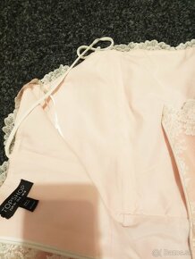 Kratke cipkovane spolocenske saty TopShop velkost 40, L - 2