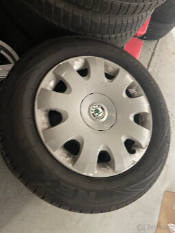 Letne kolesa na plech. diskoch s puklicami Skoda 195/65 r15 - 2