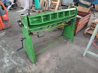 Prodám litinovou ohýbačku na plech xo 1000/2 mm. - 2