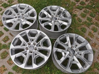 Originál elektrony strieborná perleť AUDI 5x112 R18 8J ET45 - 2