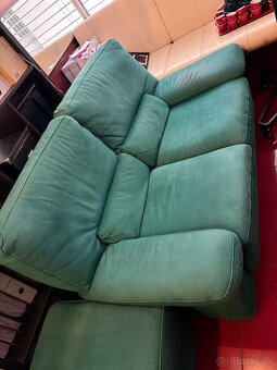 Zelena kozenna sedacka, rozkladacia 2+3 a taburet - 2