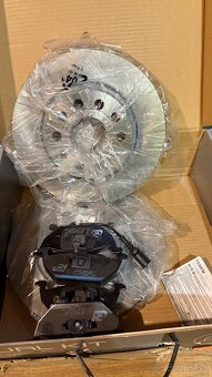 Octavia 2 kotúče + dosticky predne pre 280 - 2