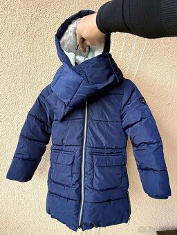 Dievčenská tmavomodrá veľmi teplá zimná vetrovka 7-8rokov - 2