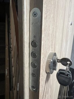 Bezpečnostné vchodové dvere - 2