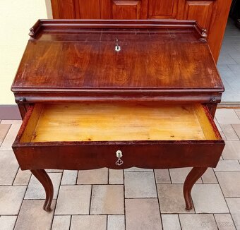 Starožitný stolík - 2