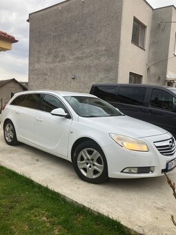 Opel Insignia tour 2012 96kw - 2